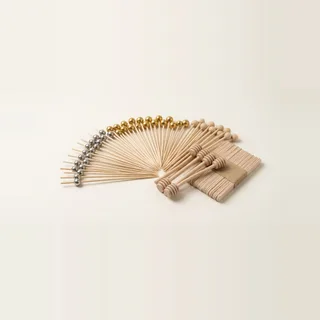 الأعواد وأدوات التزيين
